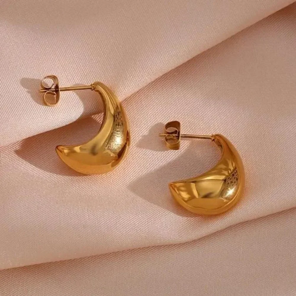 New 18K Gold Hollow Out Boat Shape Stud Earring, NICE EARRINGS, CUTE EARRINGS - Picture 2 of 7